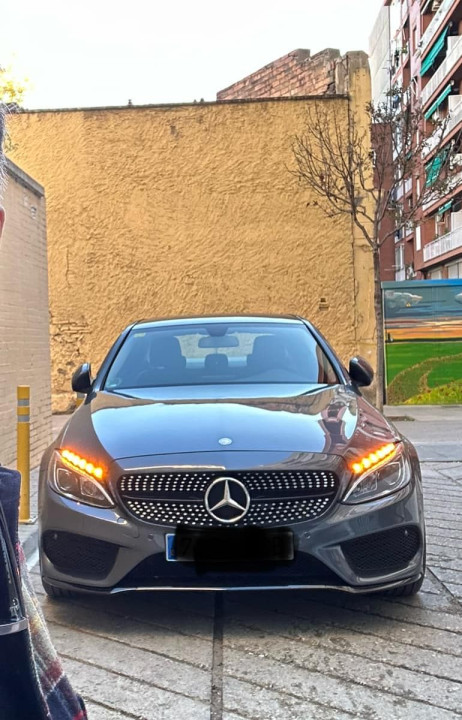 Mercedes-Benz C-Class – პრემიუმ კომფორტი და სტილი